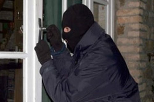 Mingəçevirdə həkimin evini yardılar