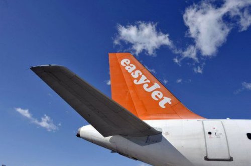 Fransada beş təyyarənin göyərtəsində ərəb dilində yazılar tapılıb