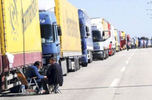 ​Rusiyanın tranzit üçün buraxmadığı Türkiyə yük maşınları Azərbaycandan keçəcək