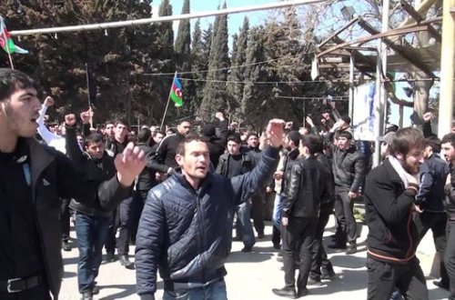 Nardaran meydanı boşaldıldı