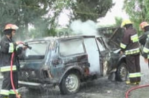 Bakıda “Niva” yandı