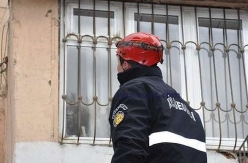 Bakıda mənzildə köməksiz qalan iki azyaşlı xilas edildi