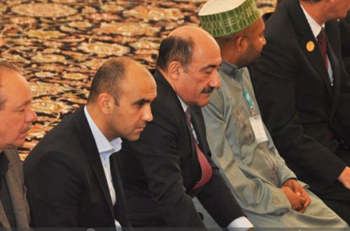 Əbülfəs Qarayev namaz qıldı