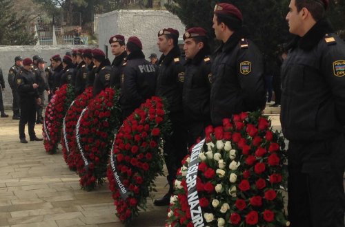 Nardaranda həlak olmuş polislər torpağa tapşırıldı