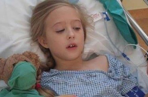 8 yaşında döş xərçəngi oldu