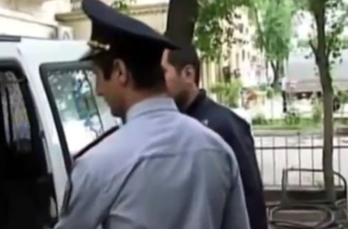 Binədə dostunu öldürən gəncin məhkəməsi başladı