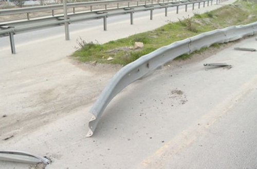 Sürücü yola 6 min manatlıq ziyan vurdu