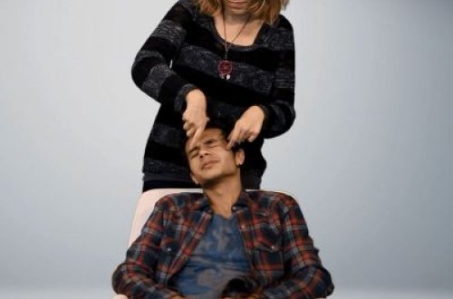 Qızlar ilk dəfə oğlanların qaşlarını aldılar