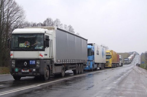 Türkiyə TIR-ları Gürcüstan-Rusiya sərhəddindən keçə bilmir