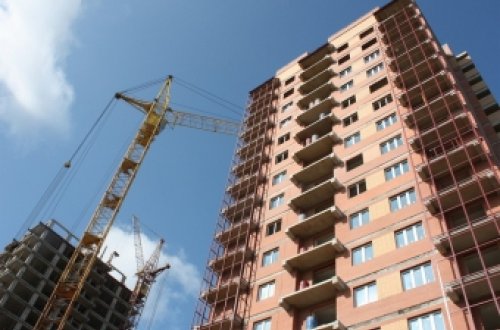 Bakıda dəhşət: tələbə qız özünü binanın damından atdı