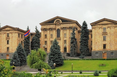 İŞİD-dən Ermənistan parlamentinə hücum