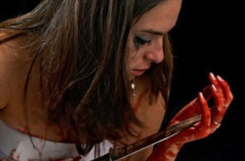 76 yaşlı qadın oğlan üstündə öldürülüb