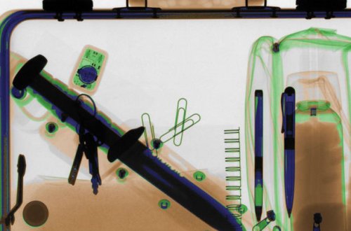 Gəncə aeroportunda soyuq silah aşkar edildi