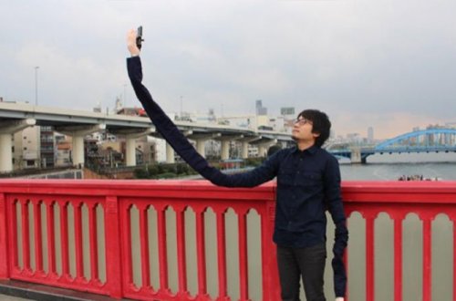 Bu oğlanın selfi çubuğuna ehtiyacı yoxdur