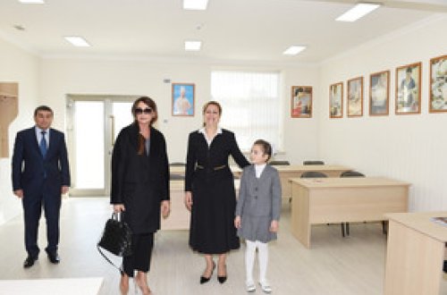 Azərbaycanın birinci xanımı Şüvəlanda xüsusi internat məktəbin açılışında iştirak edib
