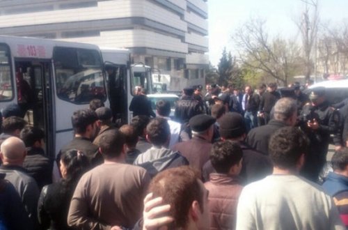 Sərnişin avtobusu qəzaya düşdü