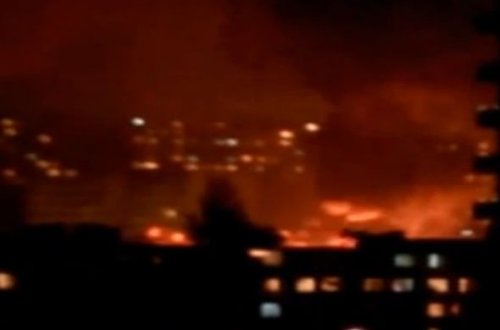 Bakıda yaşayış binası yanır