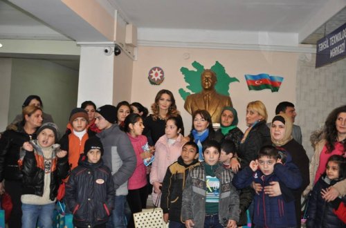 Millət vəkili Qənirə Paşayeva Autizmli uşaqlar və ailələri ilə görüşüb, qayğılarını dinləyib