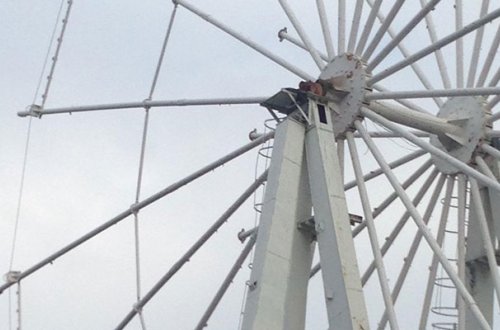 Bulvardakı “Şeytan çarxı” sökülür