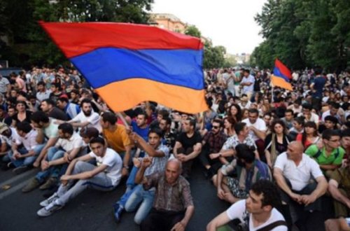 İrəvanda referendum əleyhinə mitinq keçirilib