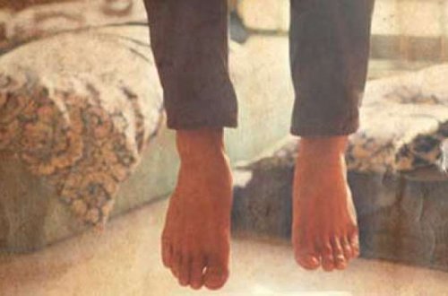 Azərbaycanda təqaüdçü özünü asdı