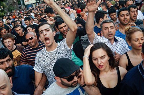 Erməniləri Sarkisyana qarşı qiyama çağırdılar