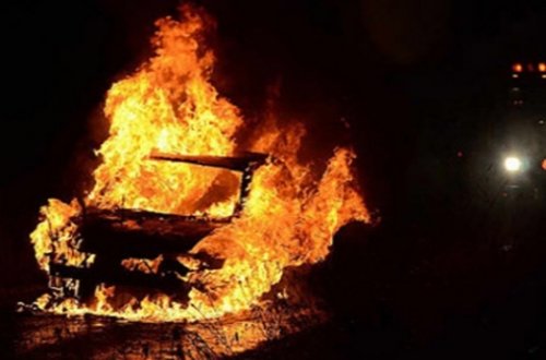 “Audi“ markalı maşın yandı