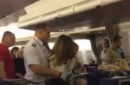Sərxoş qadın təyyarədə nələr etdi, nələr...