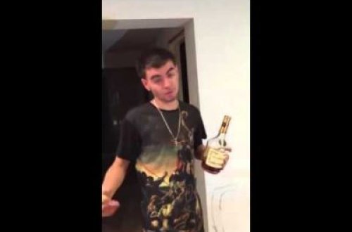 Bir şüşə konyakı birnəfəsə içdi