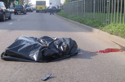 Bakıda avtomobil iki nəfəri vurub öldürdü