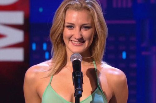 Qız şouda burnunu qırdı