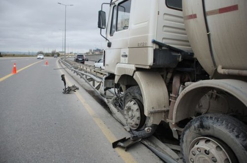 Bakıda sürücü yol təsərrüfatına 13 min manat ziyan vurdu
