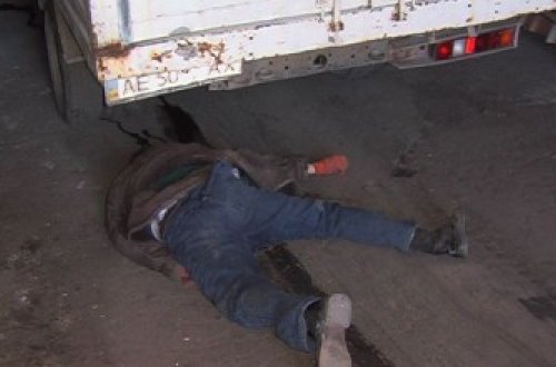 Maşınla hasar arasında qalaraq öldü