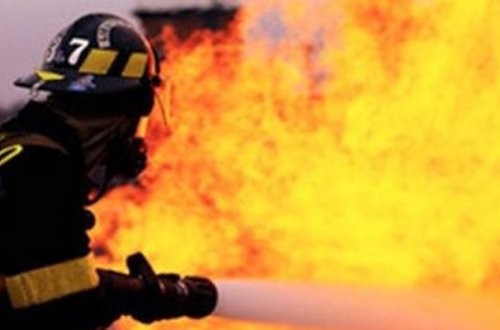 İkimərtəbəli evdə yanğın