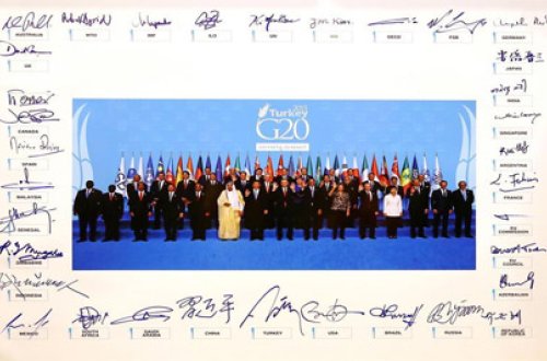 O fotoşəkli İlham Əliyev də imzaladı