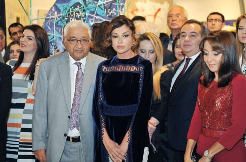 Azərbaycanın birinci xanımı Mehriban Əliyeva istedadlı gənc rəssam Aida Mahmudovanın fərdi sərgisində iştirak edib (FOTO)