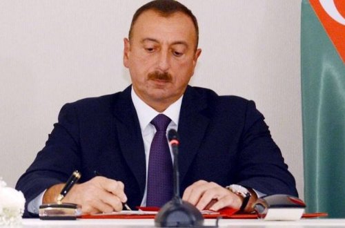 İlham Əliyev din xadimlərini təltif etdi