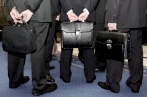 2 nazirliyin 30 əməkdaşı vəzifədən azad olundu