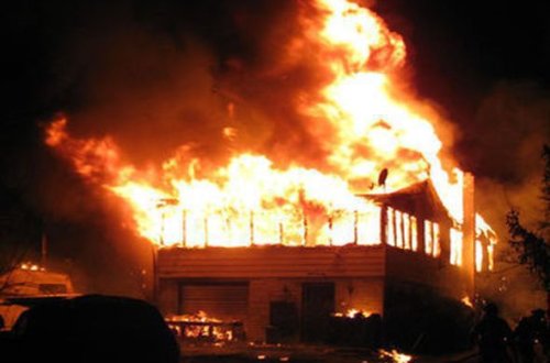 Oğuzda 5 otaqlı ev külə döndü