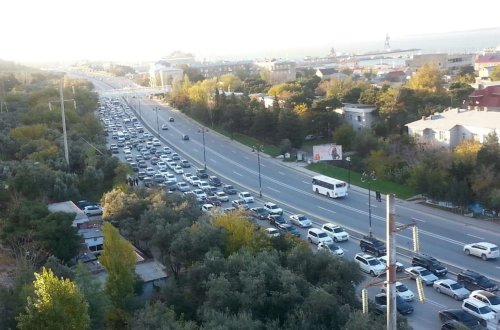 Bakıda böyük tıxac