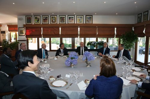 Məmmədyarov nazirlərlə naraharda