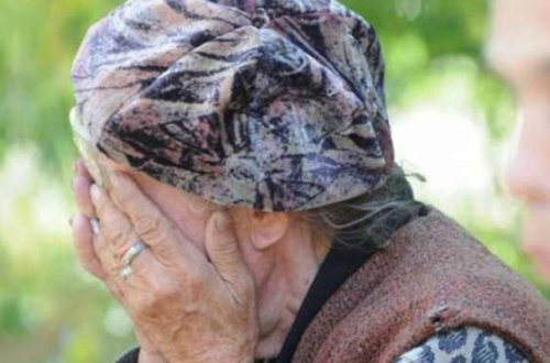 Bakıda gəlin qaynanasını yumruq və təpiklə döydü