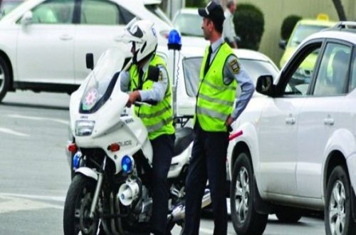 Yasamalda yol polisinin idarə etdiyi motosiklet aşdı