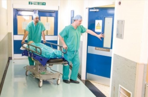 20 yaşlı şəxs özünü öldürmək istədi