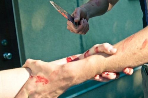 Bakıda transseksualın boğazını kəsdilər