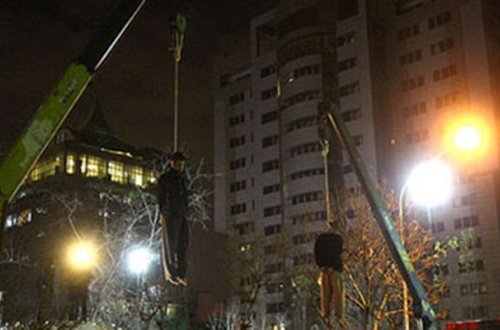 İranda 4 nəfər dar ağacından asıldı