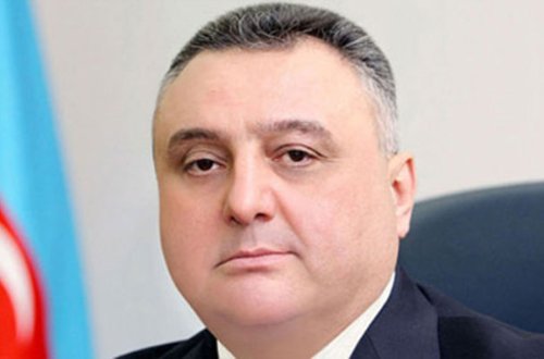 Eldar Mahmudov ev dustağıdır