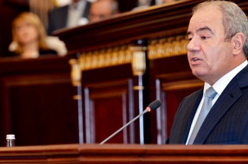 Əli Abbasov AMEA-nın 70 illik yubileyində çıxış edib