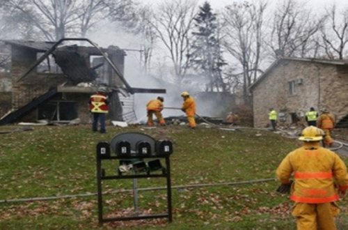 ABŞ-da təyyarə evə çırpıldı
