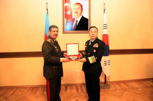 Zakir Həsənov Koreya admiralı ilə təhlükəsizlik məsələlərini müzakirə etdi